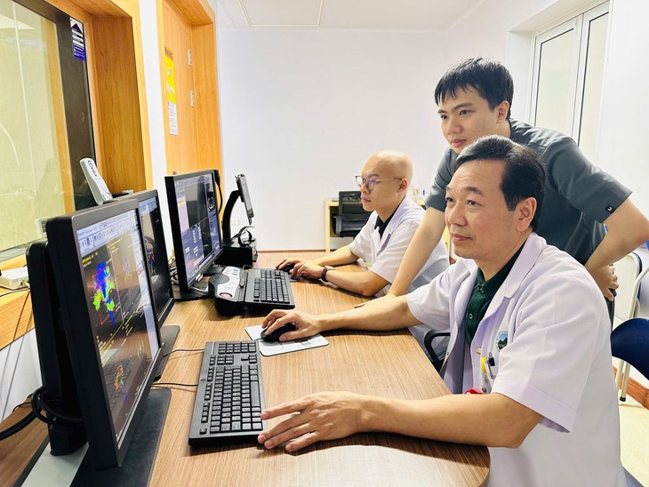 Bệnh viện Đa khoa Hà Tĩnh đưa vào vận hành máy MRI thế hệ mới, nâng cao năng lực chẩn đoán- Ảnh 2. Bệnh viện Đa khoa Hà Tĩnh đưa vào vận hành máy MRI thế hệ mới, nâng cao năng lực chẩn đoán- Ảnh 2.
