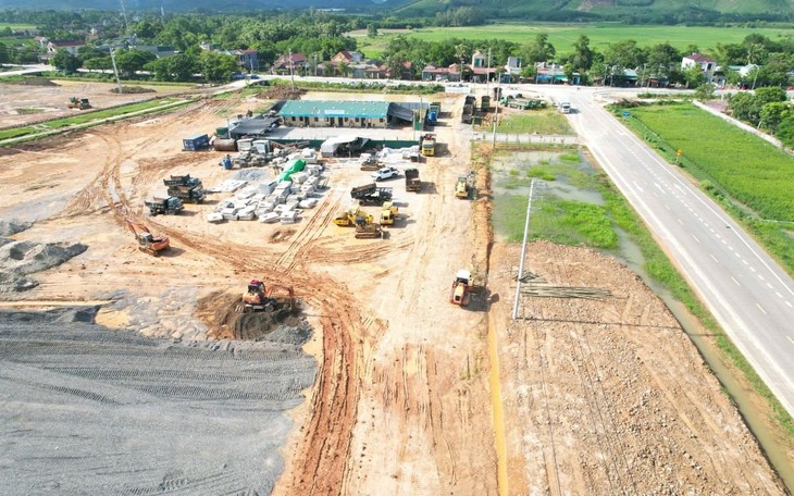 Nhà máy xử lý rác thải Sầm Sơn vắng bóng nhân lực, trễ hẹn vận hành- Ảnh 4.