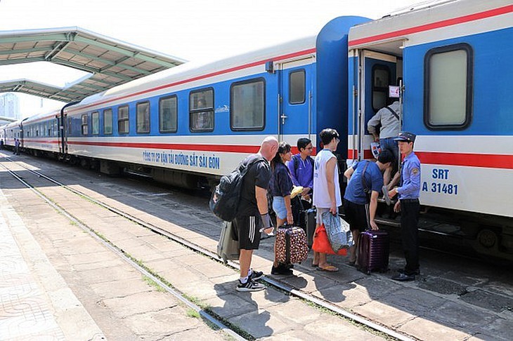 Giá vé máy bay, tàu hỏa dịp 30/4 - 1/5 tăng, giảm ra sao?- Ảnh 2.