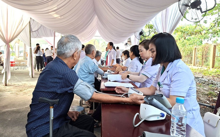 Gần 3.000 trẻ em được khám sàng lọc miễn phí, nhiều ca bệnh được phát hiện sớm- Ảnh 7.