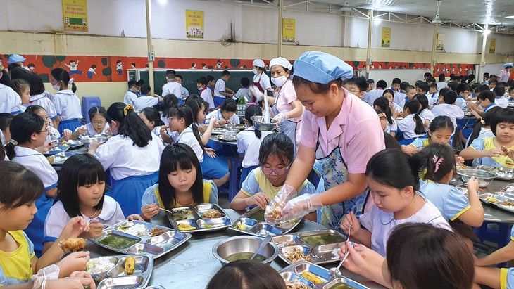 Tăng công cụ kiểm soát an toàn thực phẩm sau vụ 300 tấn thịt lợn bệnh vào bếp ăn trường học- Ảnh 1.