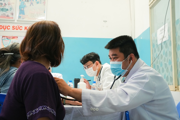 Người dân TPHCM tiếp tục được khám, tầm soát bệnh miễn phí - Ảnh 1.