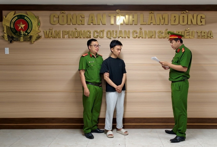Bắt khẩn cấp nhân viên ngân hàng lừa đảo, chiếm đoạt 1,7 tỷ đồng qua ứng dụng vay trực tuyến- Ảnh 1.