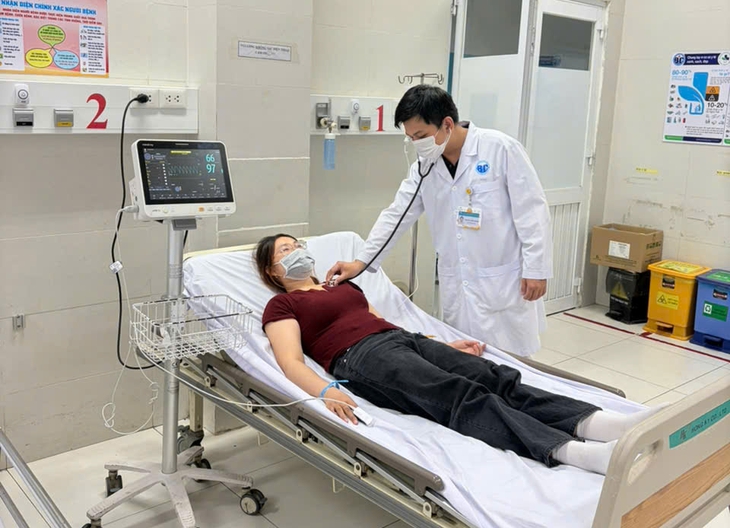 Hàng chục công nhân tại TPHCM nghi phản vệ sau bữa ăn trưa ở công ty- Ảnh 1.
