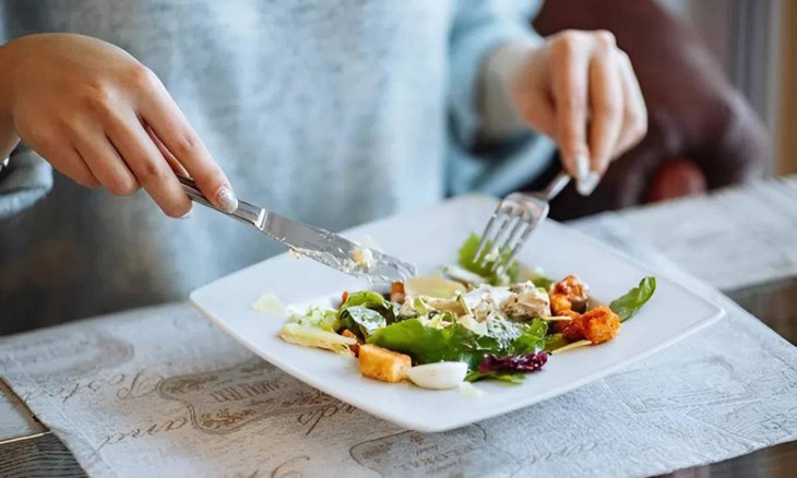 Một bữa sáng đầy đủ dinh dưỡng không chỉ giúp cơ thể hoạt động hiệu quả mà còn hỗ trợ kiểm soát cân nặng một cách khoa học và lâu dài.