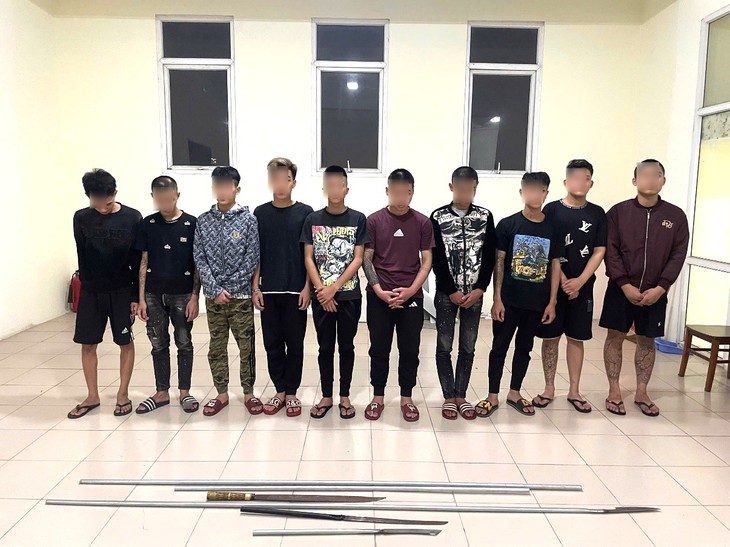 Bị đuổi đánh lúc rạng sáng, thiếu niên 16 tuổi lao lên vỉa hè đâm vào cột sắt tử vong- Ảnh 1.