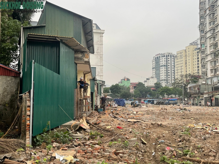 Xuất hiện nhiều ngôi nhà 'siêu mỏng, siêu méo' sau giải phóng mặt bằng ở Hà Nội- Ảnh 4. Xuất hiện nhiều ngôi nhà 'siêu mỏng, siêu méo' sau giải phóng mặt bằng ở Hà Nội- Ảnh 4.