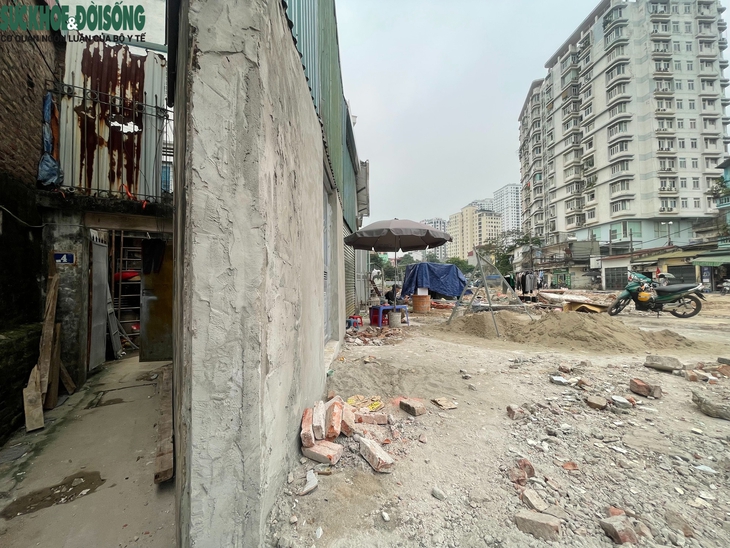 Xuất hiện nhiều ngôi nhà 'siêu mỏng, siêu méo' sau giải phóng mặt bằng ở Hà Nội- Ảnh 5. Xuất hiện nhiều ngôi nhà 'siêu mỏng, siêu méo' sau giải phóng mặt bằng ở Hà Nội- Ảnh 5.