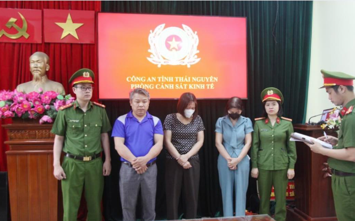 Đổ hơn 567 tấn phế thải da bò ra môi trường, 2 đối tượng bị khởi tố- Ảnh 3.