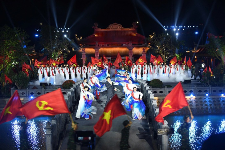 Tái hiện thời hoa lửa trên Bến phà Gianh- Ảnh 1.