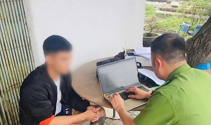 Thái Nguyên: Bắt khẩn cấp đối tượng sinh năm 2007 tông xe khiến CSGT trọng thương- Ảnh 1. Thái Nguyên: Bắt khẩn cấp đối tượng sinh năm 2007 tông xe khiến CSGT trọng thương- Ảnh 1.