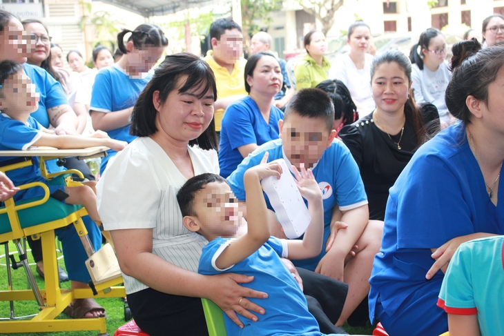 'Lan tỏa yêu thương' với trẻ tự kỷ: Hành trình của kiên nhẫn, thấu hiểu và hy vọng- Ảnh 3. 'Lan tỏa yêu thương' với trẻ tự kỷ: Hành trình của kiên nhẫn, thấu hiểu và hy vọng- Ảnh 3.