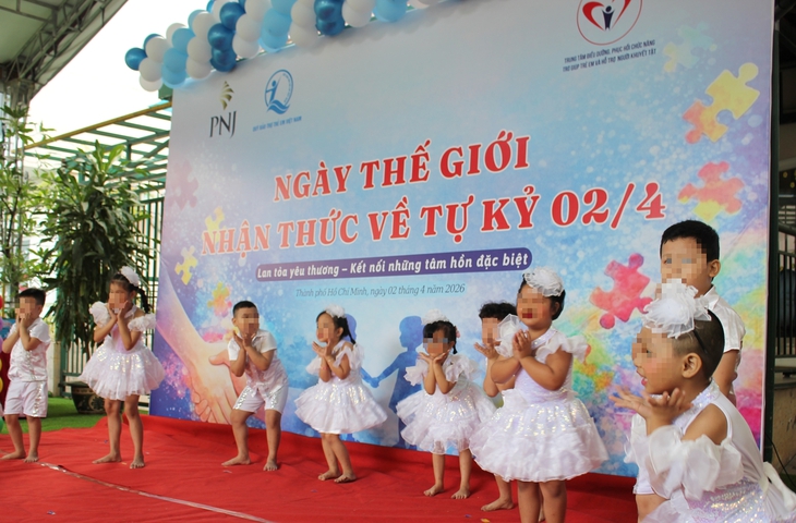 'Lan tỏa yêu thương' với trẻ tự kỷ: Hành trình của kiên nhẫn, thấu hiểu và hy vọng- Ảnh 6. 'Lan tỏa yêu thương' với trẻ tự kỷ: Hành trình của kiên nhẫn, thấu hiểu và hy vọng- Ảnh 6.