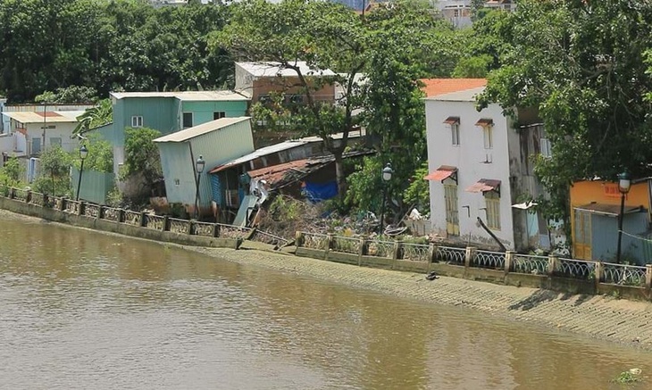TPHCM đẩy nhanh khởi công các dự án chống sạt lở ở bán đảo Thanh Đa, vướng mặt bằng vẫn là 'nút thắt'- Ảnh 1. TPHCM đẩy nhanh khởi công các dự án chống sạt lở ở bán đảo Thanh Đa, vướng mặt bằng vẫn là 'nút thắt'- Ảnh 1.