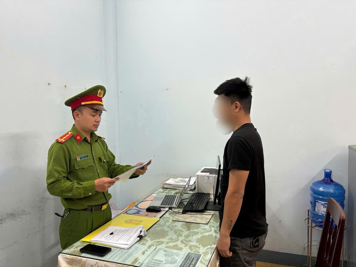 Công an tìm bị hại của đối tượng chuyên thuê ô tô rồi mang đi cầm cố- Ảnh 1. Công an tìm bị hại của đối tượng chuyên thuê ô tô rồi mang đi cầm cố- Ảnh 1.