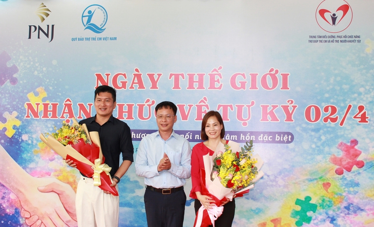 'Lan tỏa yêu thương' với trẻ tự kỷ: Hành trình của kiên nhẫn, thấu hiểu và hy vọng- Ảnh 1. 'Lan tỏa yêu thương' với trẻ tự kỷ: Hành trình của kiên nhẫn, thấu hiểu và hy vọng- Ảnh 1.