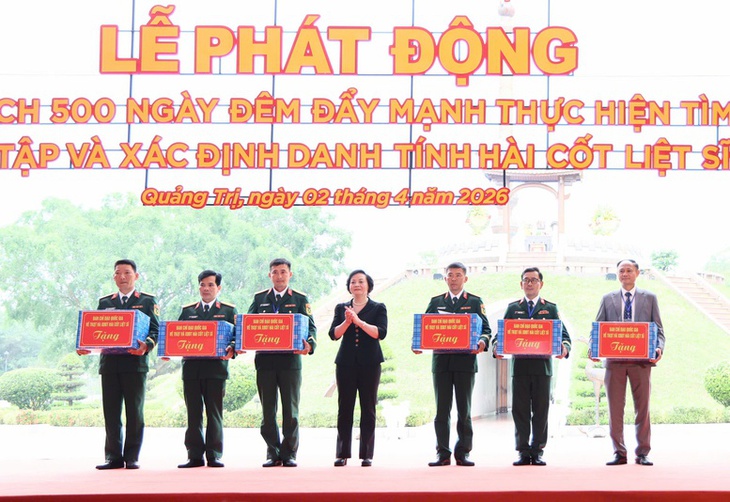 Phó Thủ tướng phát động Chiến dịch 500 ngày đêm tìm kiếm, xác định danh tính liệt sĩ- Ảnh 3. Phó Thủ tướng phát động Chiến dịch 500 ngày đêm tìm kiếm, xác định danh tính liệt sĩ- Ảnh 3.