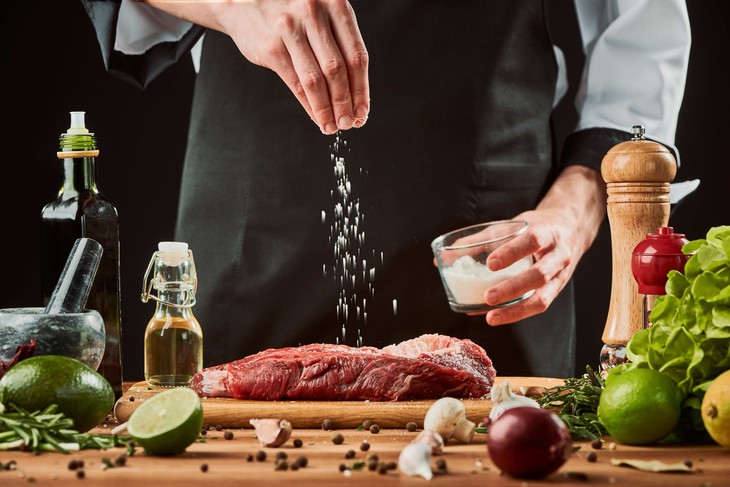 Ăn nhiều muối gây hại thế nào cho sức khỏe của trẻ lứa tuổi học đường?- Ảnh 1. Ăn nhiều muối gây hại thế nào cho sức khỏe của trẻ lứa tuổi học đường?- Ảnh 1.