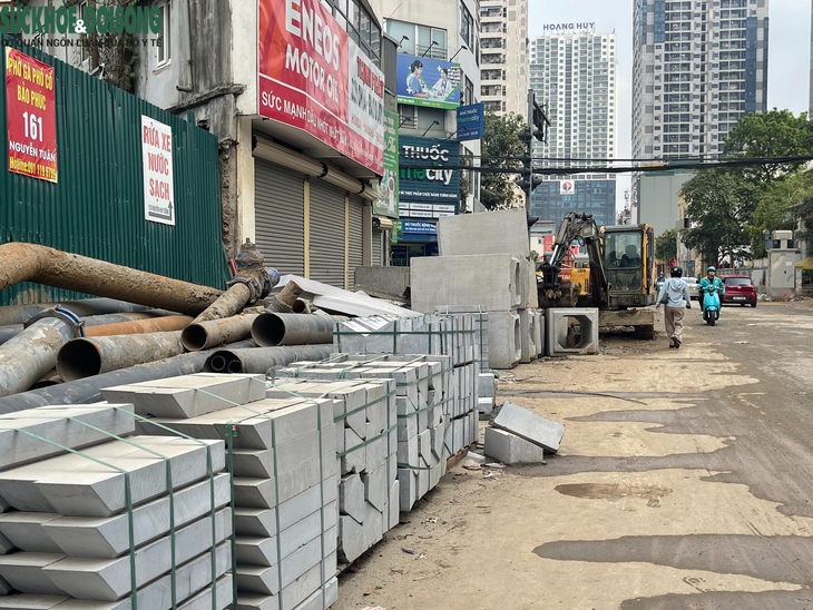 Đường Nguyễn Tuân, Hà Nội ngổn ngang thi công, người dân 'dò dẫm' từng mét- Ảnh 6.