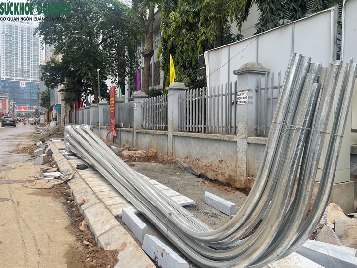 Đường Nguyễn Tuân, Hà Nội ngổn ngang thi công, người dân 'dò dẫm' từng mét- Ảnh 10.