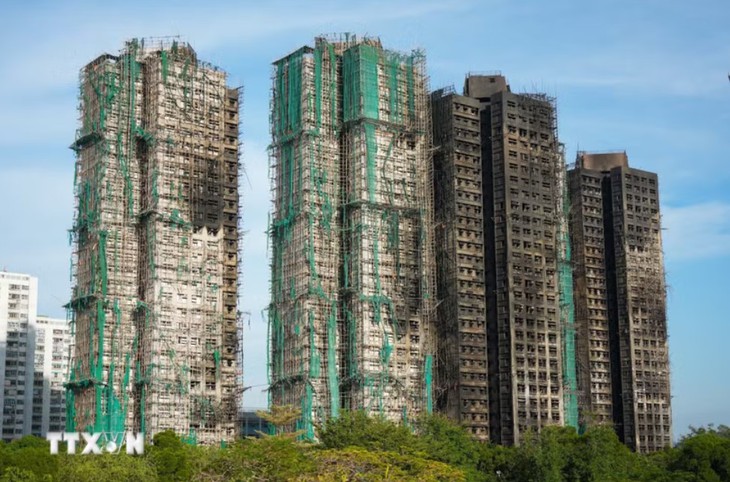 Hàng nghìn người được trở lại nhà sau thảm kịch cháy chung cư ở Hong Kong (Trung Quốc)- Ảnh 1. Hàng nghìn người được trở lại nhà sau thảm kịch cháy chung cư ở Hong Kong (Trung Quốc)- Ảnh 1.