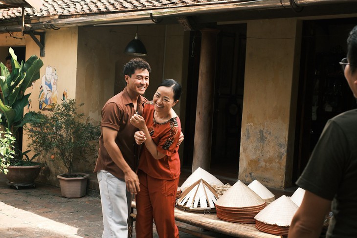 Đời thực trong căn biệt thự mặt phố của nữ NSƯT đóng vai mẹ Thanh Sơn phim 'Đồng hồ đếm ngược'- Ảnh 1.