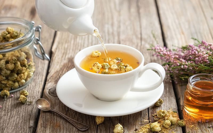 Uống trà hoa cúc mỗi ngày, axit uric thay đổi ra sao?