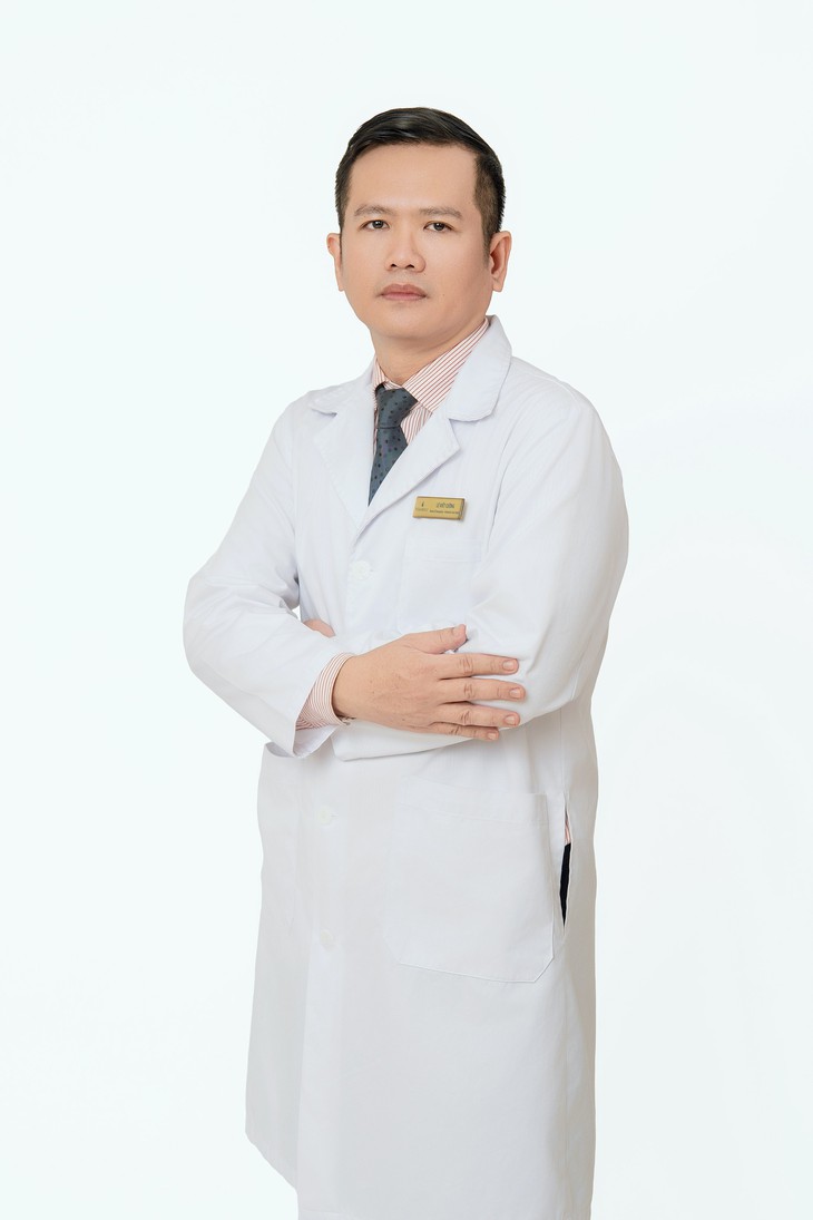 Chuyên gia hồi sức cấp cứu tiết lộ hậu trường những chuyến vận chuyển y tế xuyên biên giới- Ảnh 2.