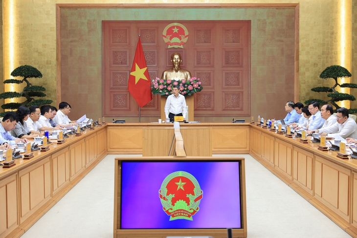 Thủ tướng yêu cầu không để thiếu điện, xăng dầu trong mọi tình huống- Ảnh 1.