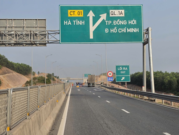 Tạm đóng cửa các đoạn tuyến cao tốc qua Quảng Trị để lắp giá long môn- Ảnh 2. Tạm đóng cửa các đoạn tuyến cao tốc qua Quảng Trị để lắp giá long môn- Ảnh 2.