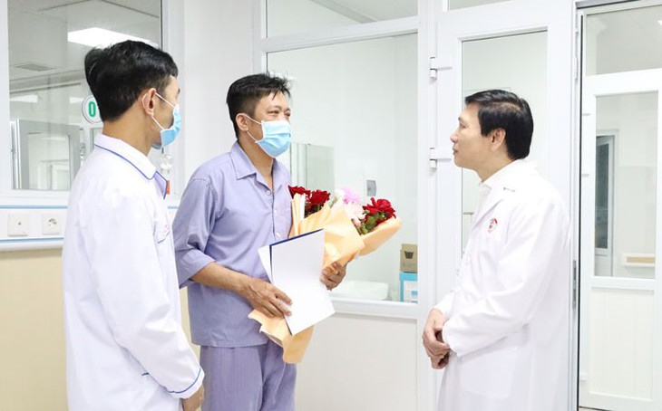 Niềm vui ngày ra viện của những người bệnh được ghép tạng thành công tại Bệnh viện Việt Nam - Thụy Điển Uông Bí- Ảnh 4. Niềm vui ngày ra viện của những người bệnh được ghép tạng thành công tại Bệnh viện Việt Nam - Thụy Điển Uông Bí- Ảnh 4.