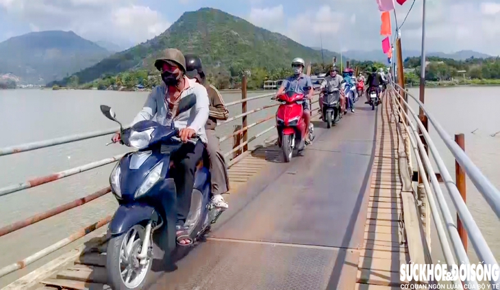 Hàng nghìn hộ dân ở Tây Nha Trang ‘đánh cược’ an toàn khi qua cầu gỗ tạm- Ảnh 5. Hàng nghìn hộ dân ở Tây Nha Trang ‘đánh cược’ an toàn khi qua cầu gỗ tạm- Ảnh 5.