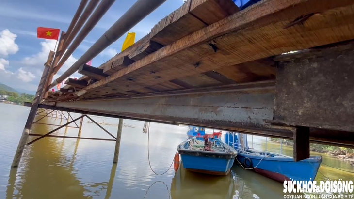Hàng nghìn hộ dân ở Tây Nha Trang ‘đánh cược’ an toàn khi qua cầu gỗ tạm- Ảnh 3. Hàng nghìn hộ dân ở Tây Nha Trang ‘đánh cược’ an toàn khi qua cầu gỗ tạm- Ảnh 3.