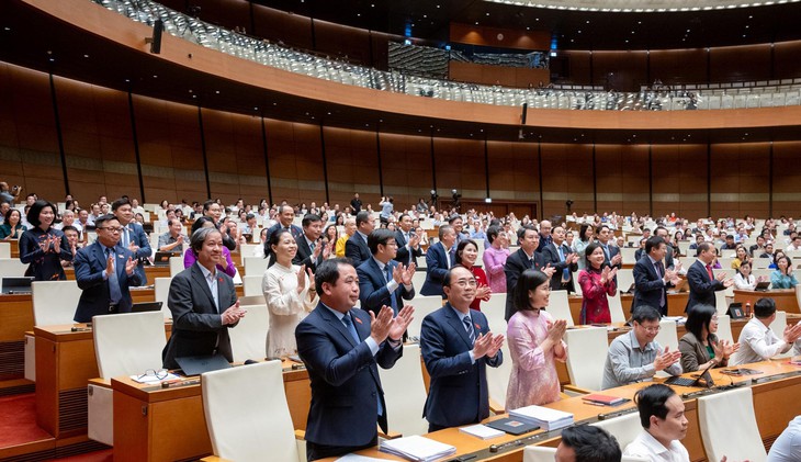 Thông qua Luật Thủ đô (sửa đổi): Tăng mạnh phân cấp, trao 199 thẩm quyền đặc thù cho Hà Nội- Ảnh 2. Thông qua Luật Thủ đô (sửa đổi): Tăng mạnh phân cấp, trao 199 thẩm quyền đặc thù cho Hà Nội- Ảnh 2.
