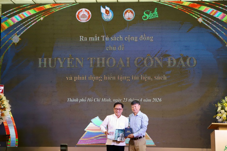 Tủ sách ‘Huyền thoại Côn Đảo’ khơi dậy niềm tự hào từ ký ức lịch sử- Ảnh 7. Tủ sách ‘Huyền thoại Côn Đảo’ khơi dậy niềm tự hào từ ký ức lịch sử- Ảnh 7.
