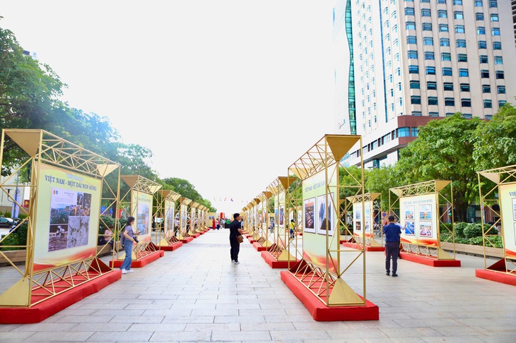 TPHCM trưng bày hơn 300 tác phẩm tái hiện lịch sử hào hùng của dân tộc- Ảnh 12.