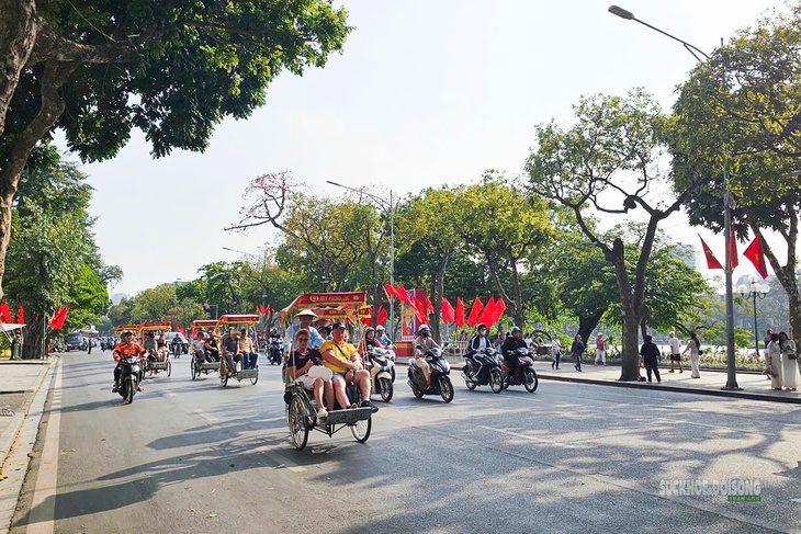 Hà Nội dự kiến cấm xe máy xăng theo giờ tại vùng lõi từ 1/7- Ảnh 1. Hà Nội dự kiến cấm xe máy xăng theo giờ tại vùng lõi từ 1/7- Ảnh 1.