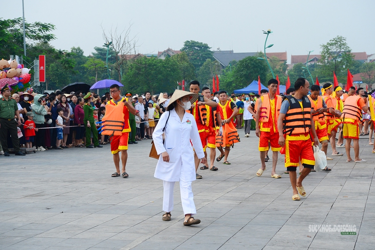 Những nhịp chèo dậy sóng hồ Văn Lang dịp Giỗ Tổ- Ảnh 1. Những nhịp chèo dậy sóng hồ Văn Lang dịp Giỗ Tổ- Ảnh 1.