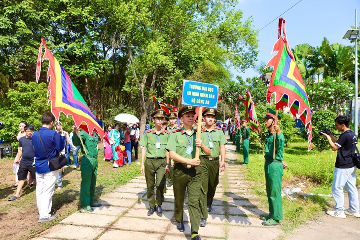 Khai mạc Hội trại truyền thống 'Tự hào nòi giống Tiên Rồng'- Ảnh 1.