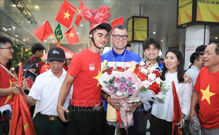 Đội tuyển U17 Việt Nam về nước sau chức vô địch Giải bóng đá U17 Đông Nam Á 2026- Ảnh 2.