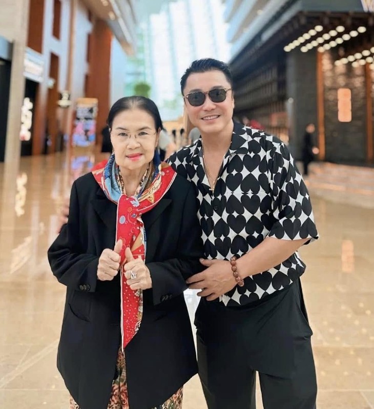 Lý Hùng - nam thần màn ảnh thập niên 90 sống độc thân vui vẻ bên mẹ ở tuổi 57- Ảnh 9. Lý Hùng - nam thần màn ảnh thập niên 90 sống độc thân vui vẻ bên mẹ ở tuổi 57- Ảnh 9.