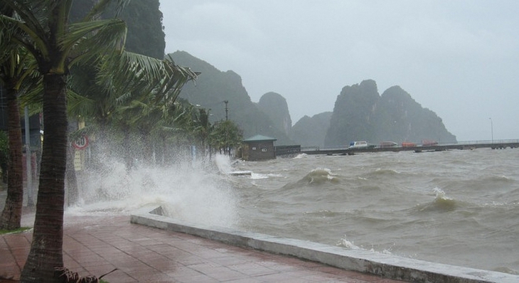 Cảnh báo dông lốc và mưa lớn vùng biển Quảng Ninh và Hải Phòng- Ảnh 1.