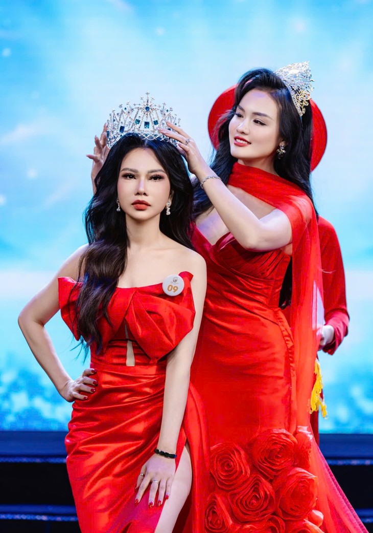 Nữ phiên dịch viên tiếng Trung quê Bắc Ninh đăng quang Mrs Earth Vietnam 2026- Ảnh 1.