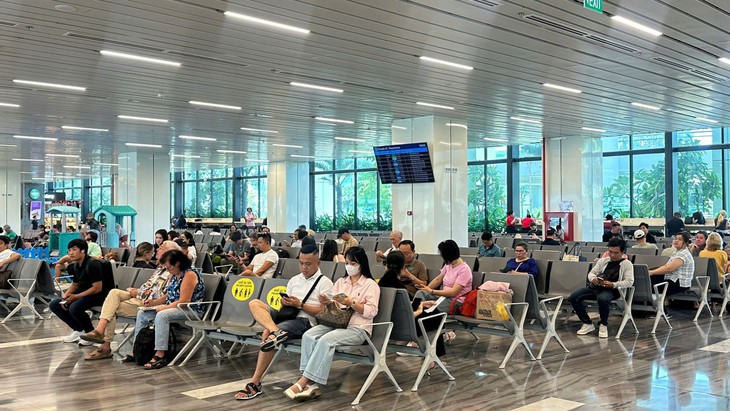 Giao thông cửa ngõ tăng nhiệt, sân bay Tân Sơn Nhất chạm ngưỡng cao điểm chiều 29/4- Ảnh 11.