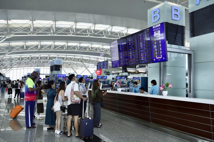 Sân bay Nội Bài thay đổi cách đón, trả khách từ 3/8: Hành khách, tài xế cần đặc biệt lưu ý - Ảnh 1.