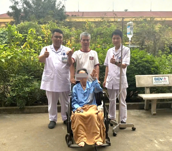 Nữ bệnh nhân ngộ độc thuốc, viêm phổi do vi khuẩn đa kháng được cứu sống tại TTYT miền núi- Ảnh 1.