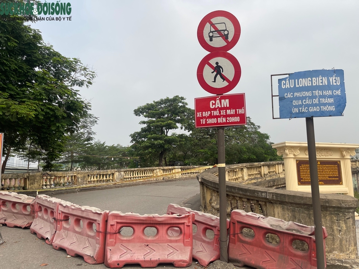 Đi sớm vẫn tắc đường, nhịp sống người Hà Nội xáo trộn vì cấm cầu Long Biên - Ảnh 2. Đi sớm vẫn tắc đường, nhịp sống người Hà Nội xáo trộn vì cấm cầu Long Biên - Ảnh 2.