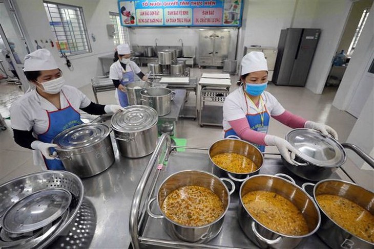 GS.AHLĐ Nguyễn Anh Trí: Thực phẩm bẩn không được phép 'lọt cửa' vào trường học- Ảnh 2.