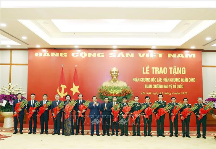 Lễ trao tặng huân chương cao quý cho lãnh đạo Đảng, Nhà nước- Ảnh 4. Lễ trao tặng huân chương cao quý cho lãnh đạo Đảng, Nhà nước- Ảnh 4.