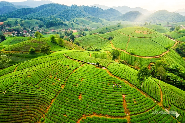 Về Long Cốc ngắm 'vịnh xanh' giữa đất Tổ- Ảnh 1.